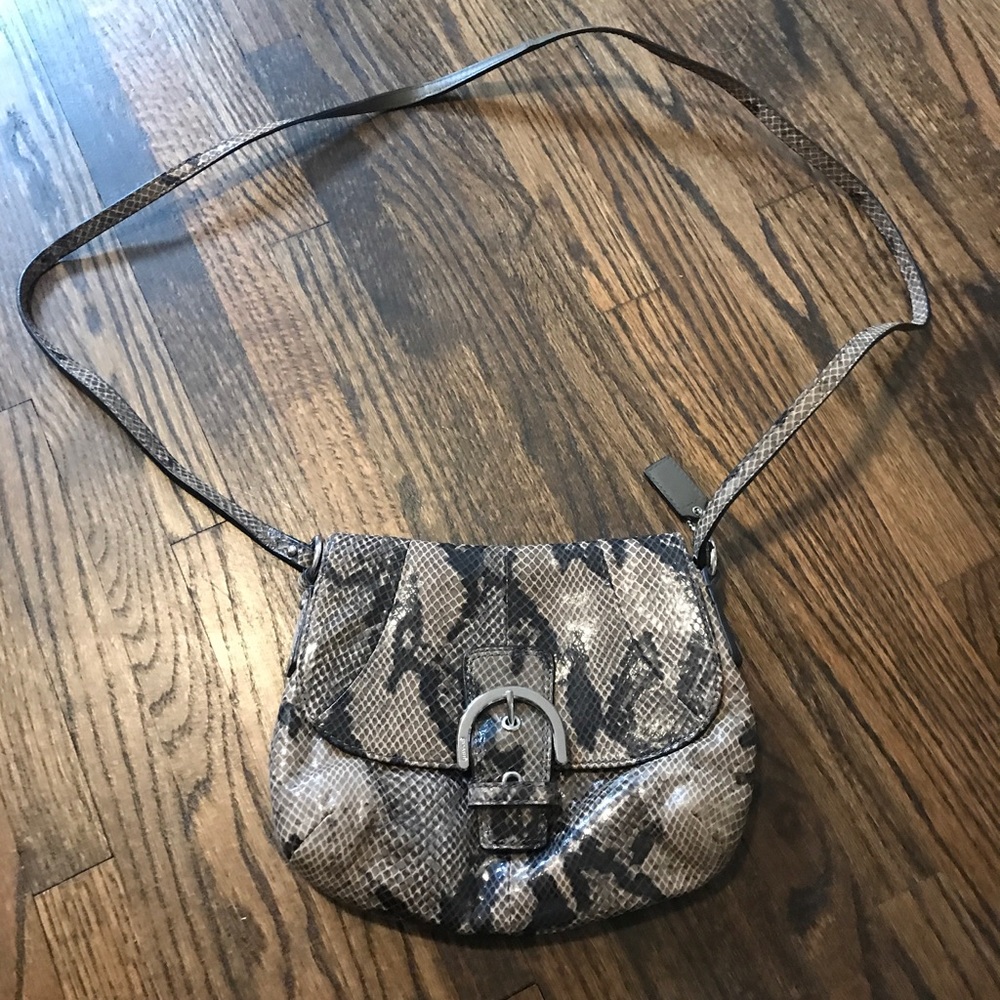 Like New⭐️coach cross body purse or clutch⭐️
